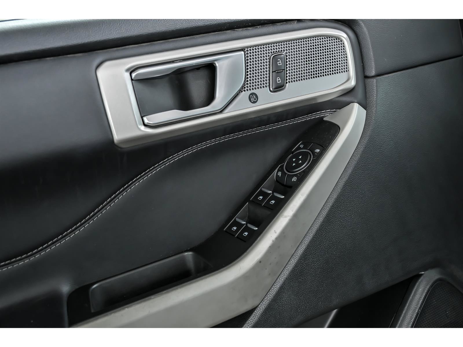 Used 2023 Ford Explorer Limited AWD/4WD image 9