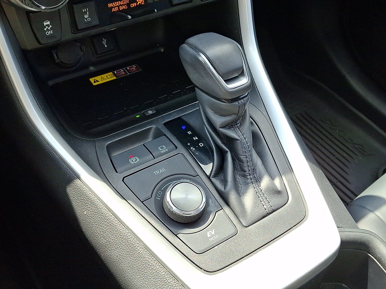 Used 2022 Toyota RAV4 XSE AWD/4WD image 18