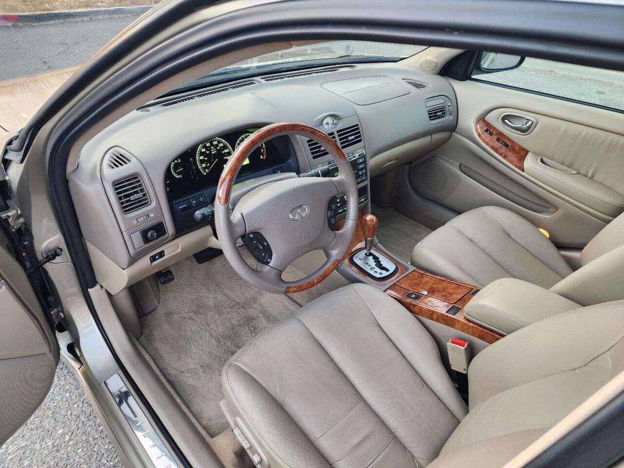 Used 2004 INFINITI I35 Base 4dr Sedan FWD image 12