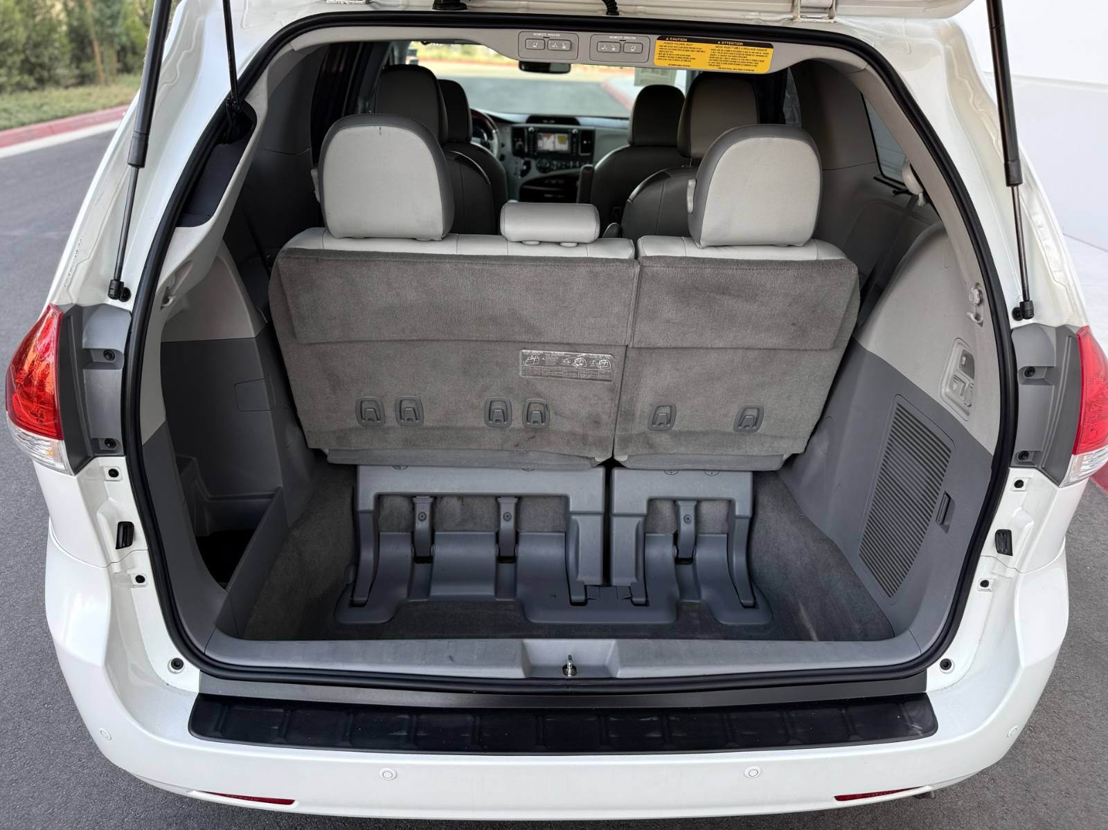 Used 2012 Toyota Sienna Limited w/ Premium Pkg FWD image 39