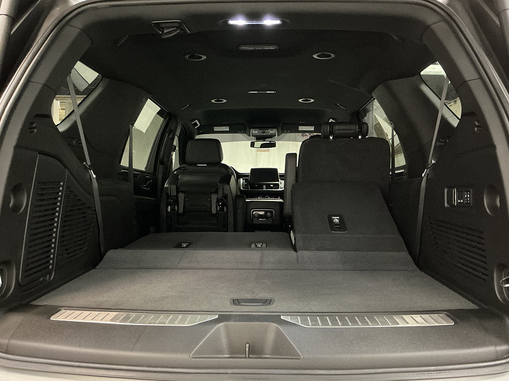 Used 2024 Chevrolet Tahoe RST w/ RST Performance Edition AWD/4WD image 30
