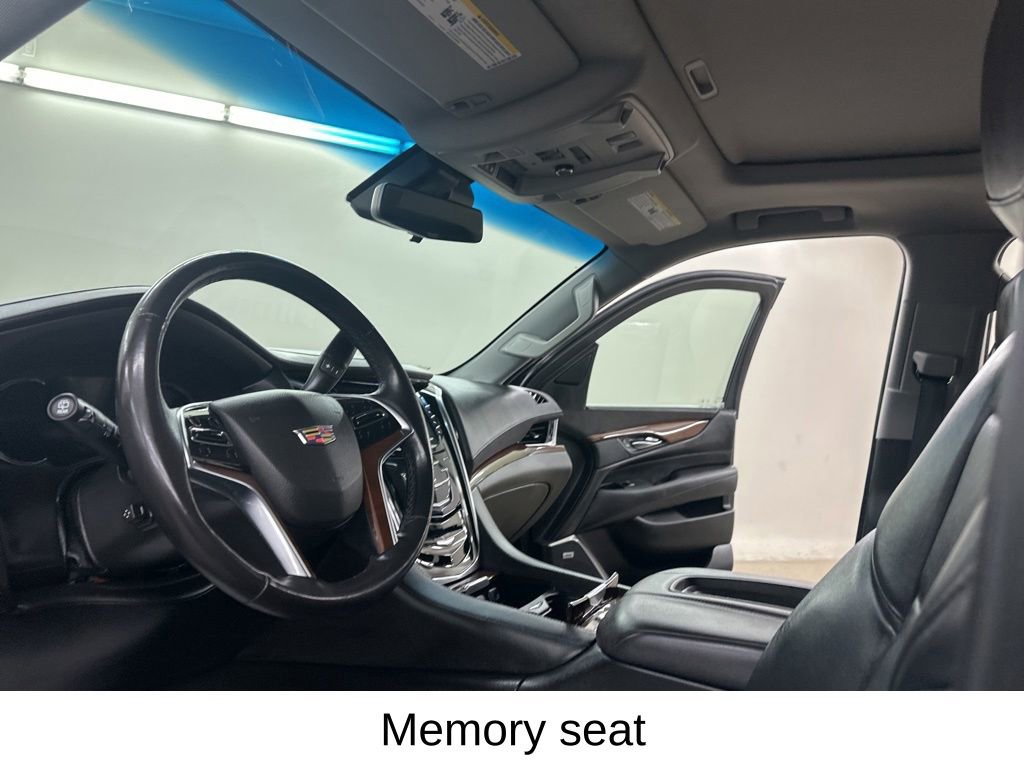 Used 2018 Cadillac Escalade ESV Luxury AWD/4WD image 31