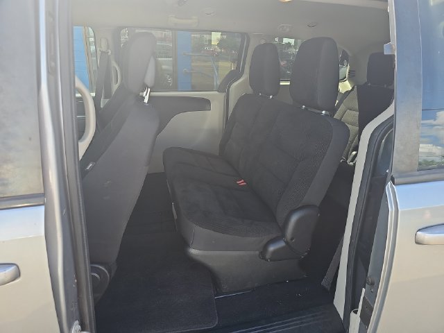 Used 2018 Dodge Grand Caravan SE w/ UConnect Hands-Free Group FWD image 9