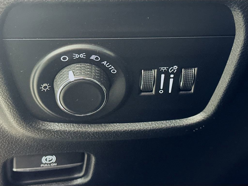 Used 2023 Jeep Grand Cherokee Altitude image 21