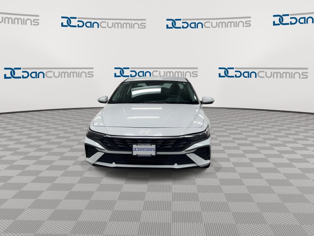 Used 2024 Hyundai Elantra SEL FWD image 3