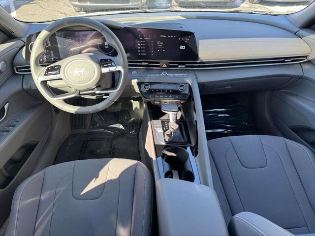 Certified 2025 Hyundai Elantra SEL FWD image 12