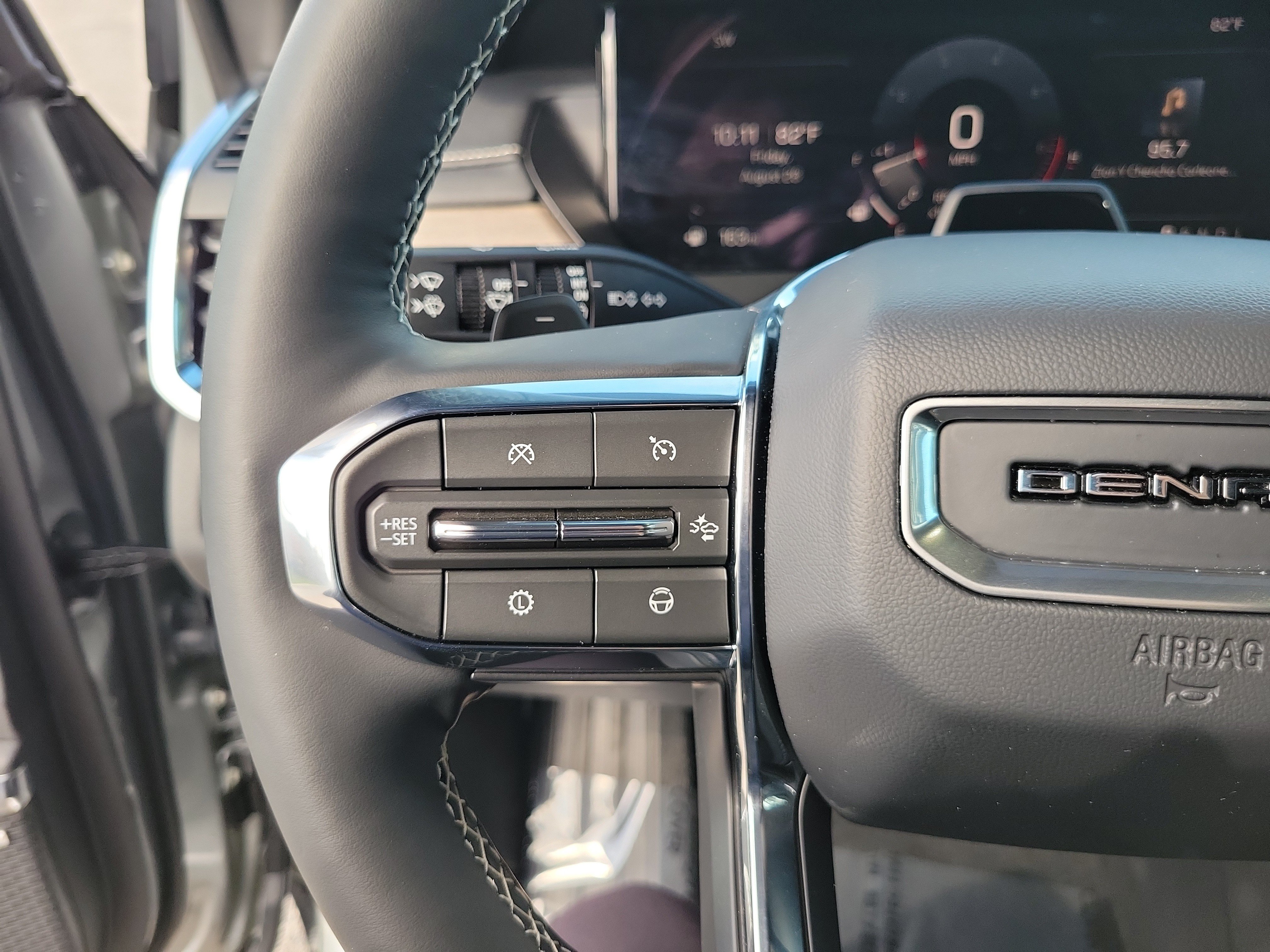 Used 2025 GMC Acadia Denali w/ Super Cruise Package FWD image 21