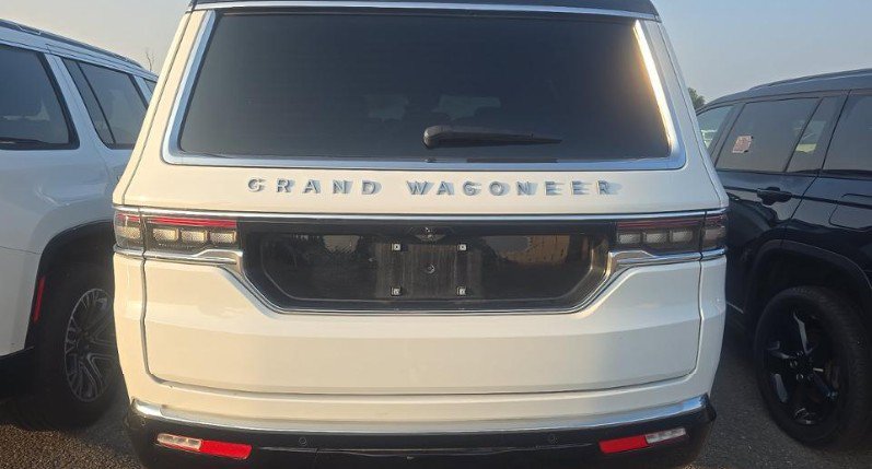 Used 2025 Jeep Grand Wagoneer 4WD image 5