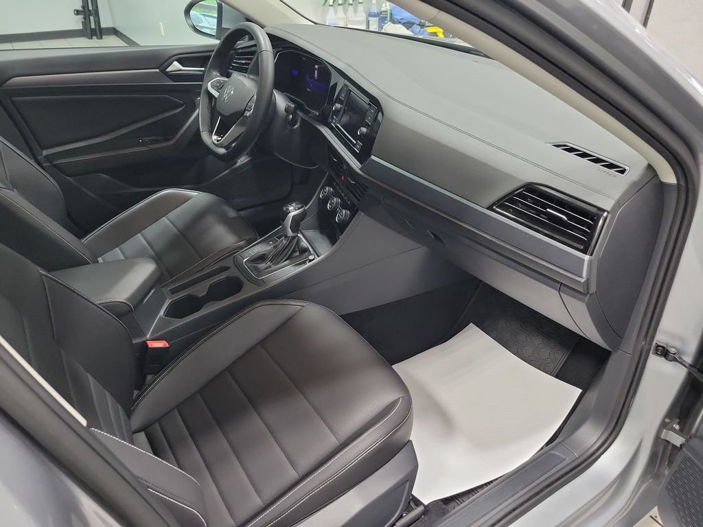 Used 2023 Volkswagen Jetta SE w/ Panoramic Sunroof Package FWD image 22