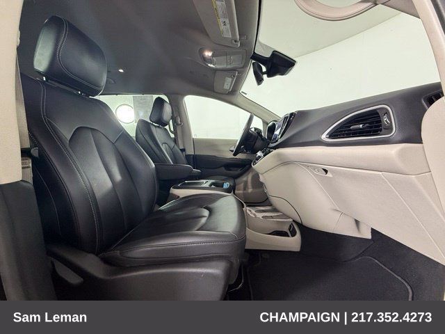 Used 2024 Chrysler Pacifica Touring-L FWD image 32