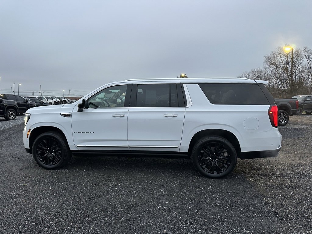 Used 2025 GMC Yukon XL Denali w/ Sun & Power Step Package image 9