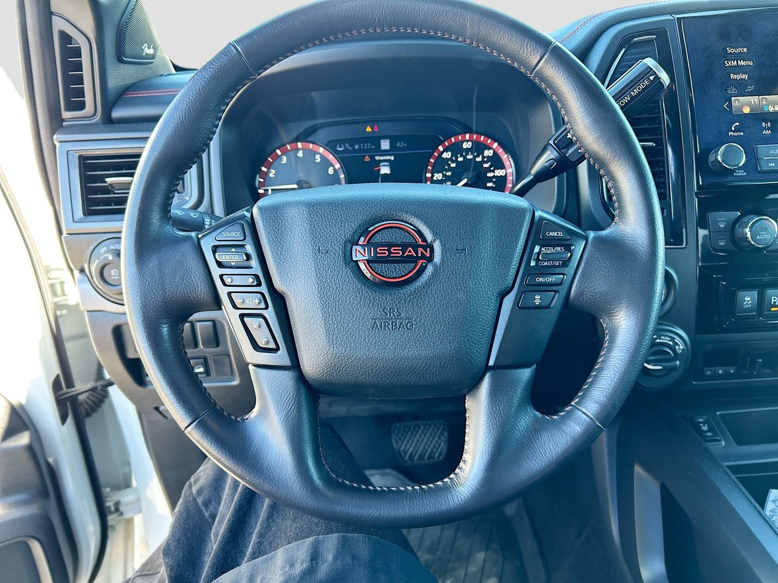 Used 2023 Nissan Titan PRO-4X w/ Pro-4x Convenience Package AWD/4WD image 11