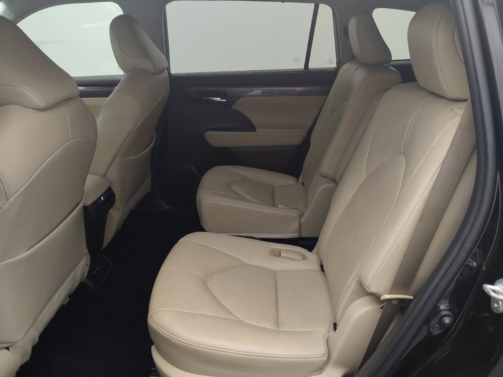 Used 2021 Toyota Highlander Platinum image 18