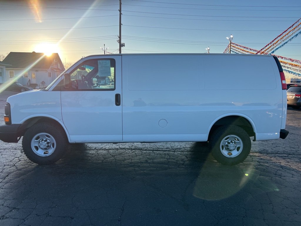 Used 2015 Chevrolet Express 2500 RWD image 4