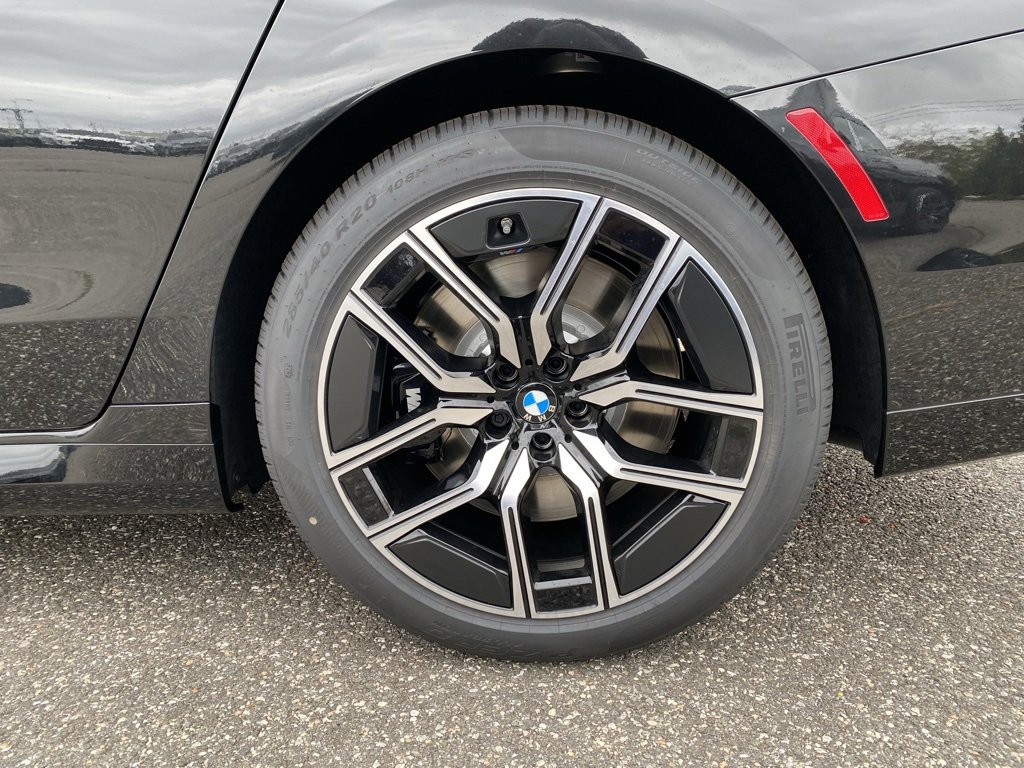 New 2026 BMW 760i xDrive w/ Premium Package image 5