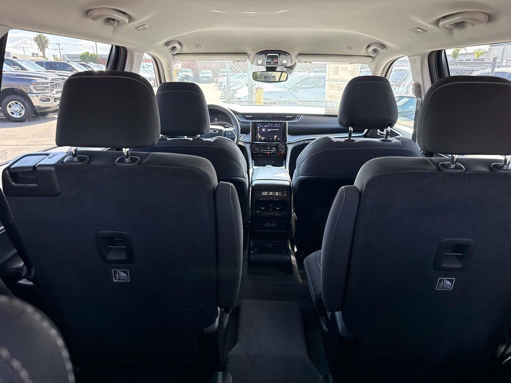 Used 2023 Jeep Grand Cherokee L Laredo AWD/4WD image 9