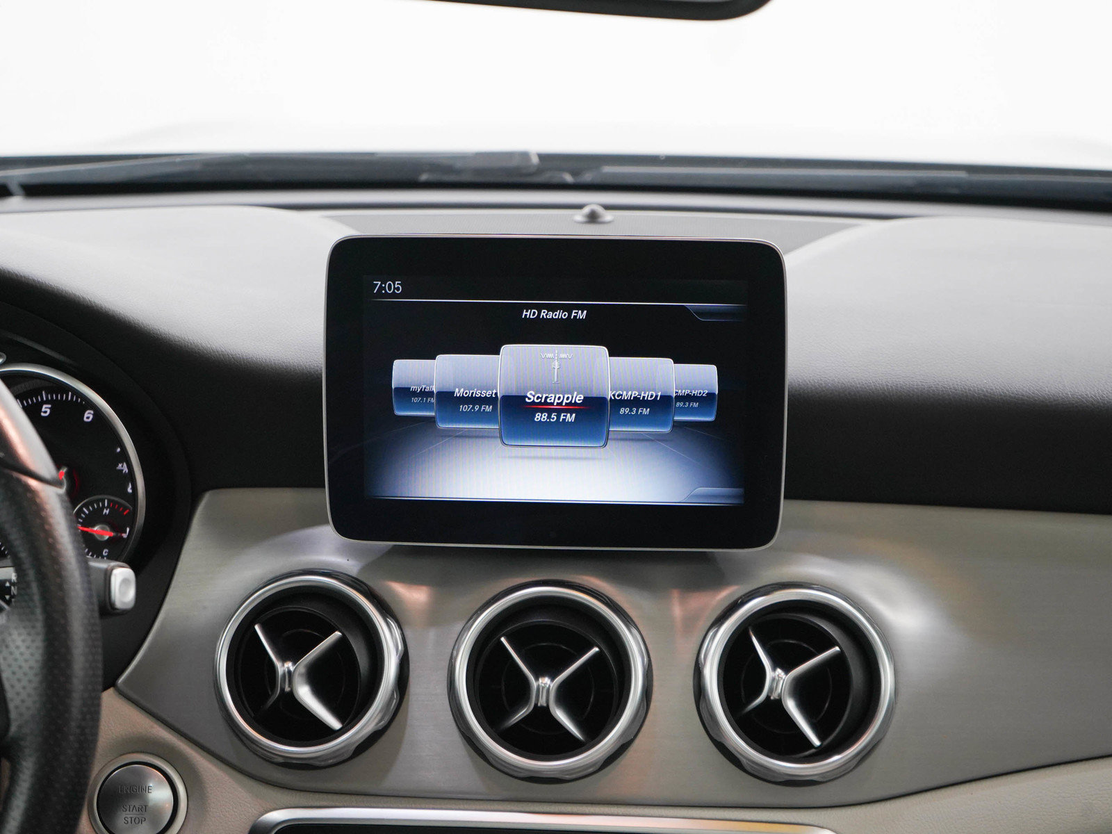Used 2018 Mercedes-Benz GLA 250 4MATIC image 15