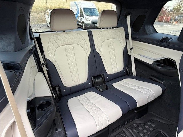 Used 2022 BMW X7 M50i image 17