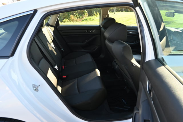 Used 2018 Honda Accord EX image 21