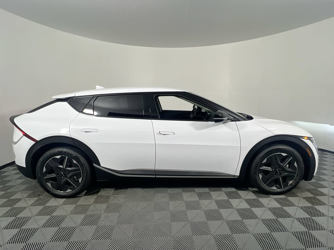 New 2026 Kia EV6 Light RWD image 2