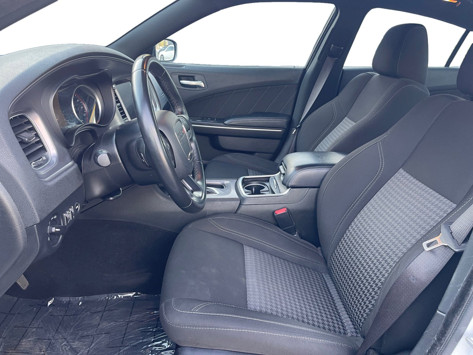 Used 2023 Dodge Charger SXT image 9