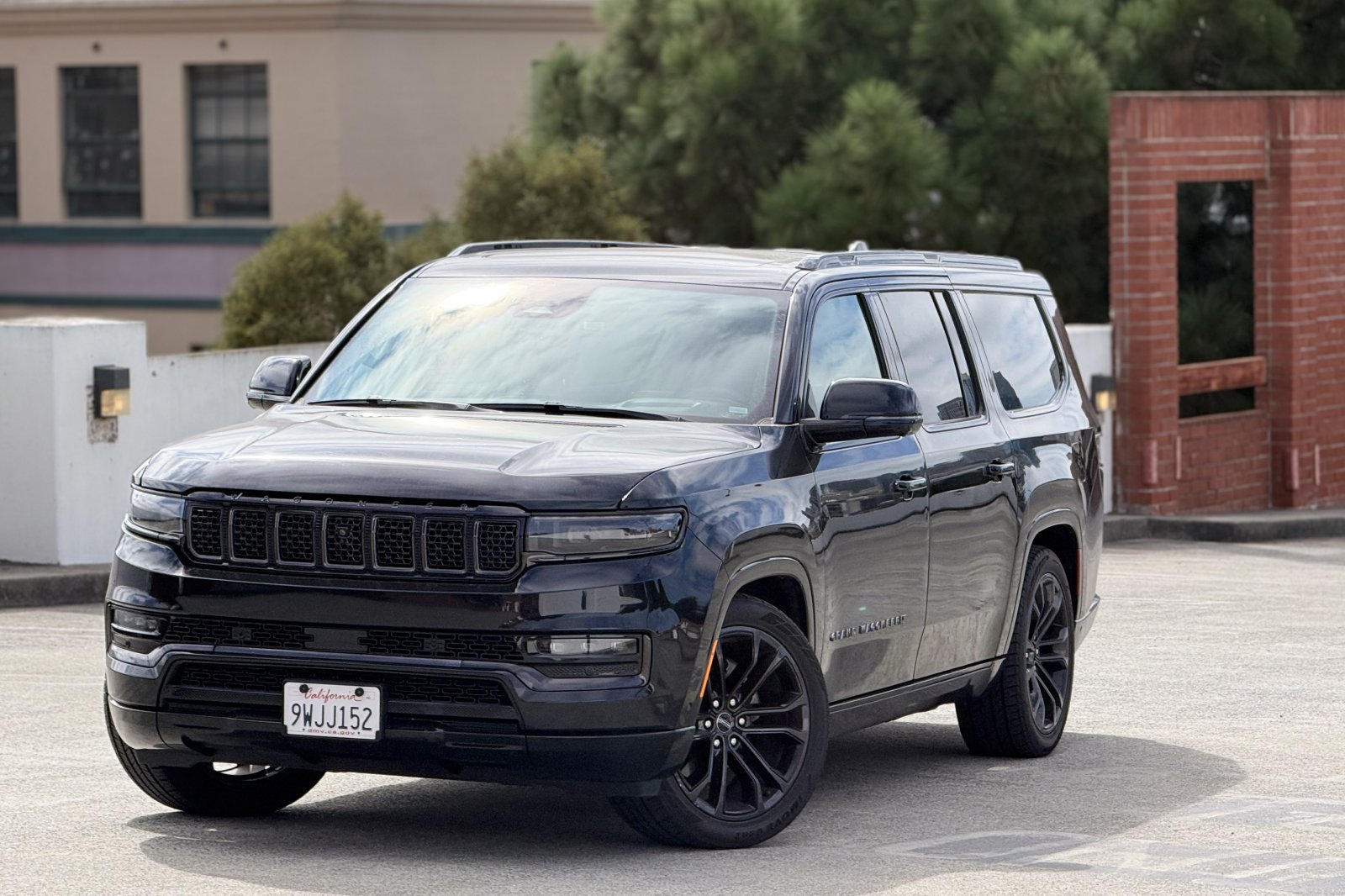 Used 2024 Jeep Grand Wagoneer L Series II w/ Quick Order Packagew 28T AWD/4WD image 3