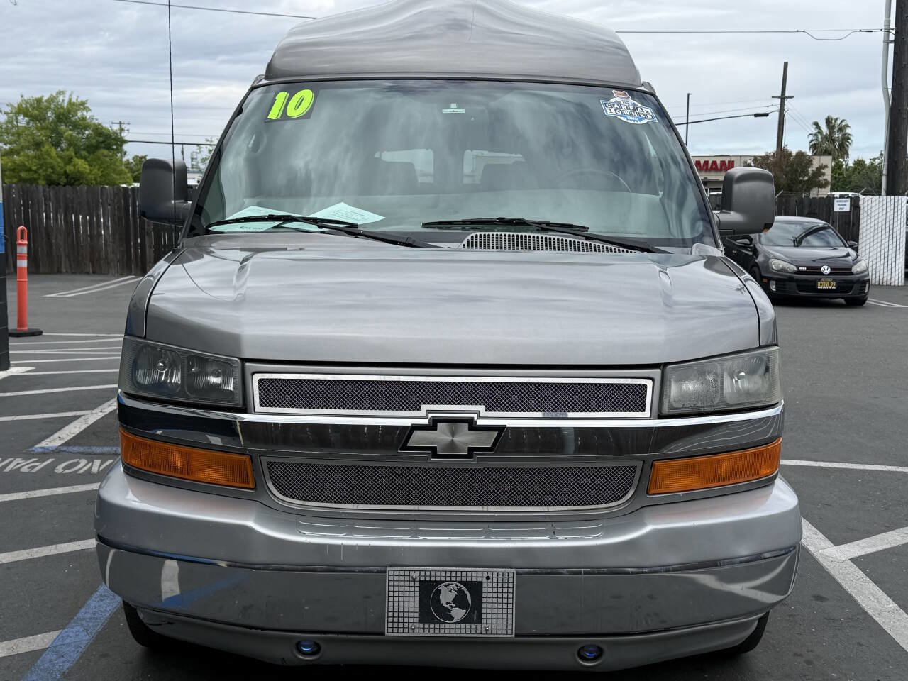 Used 2010 Chevrolet Express 2500 Extended w/ Preferred Equipment Group RWD image 2