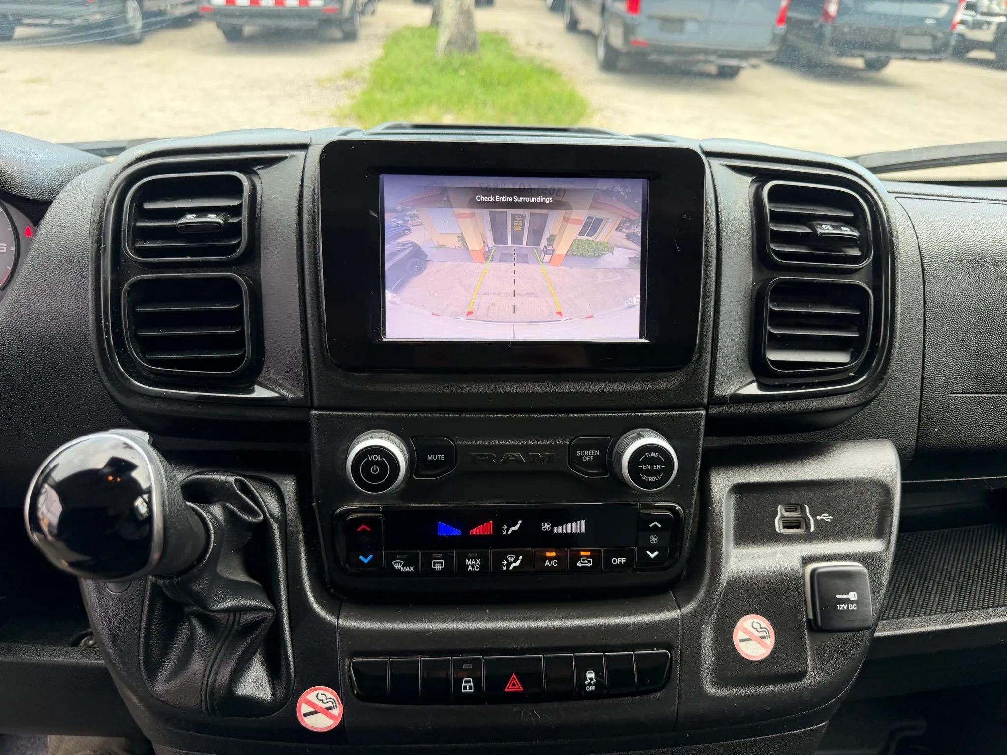 Used 2024 RAM ProMaster 2500 w/ Convenience Group FWD image 9
