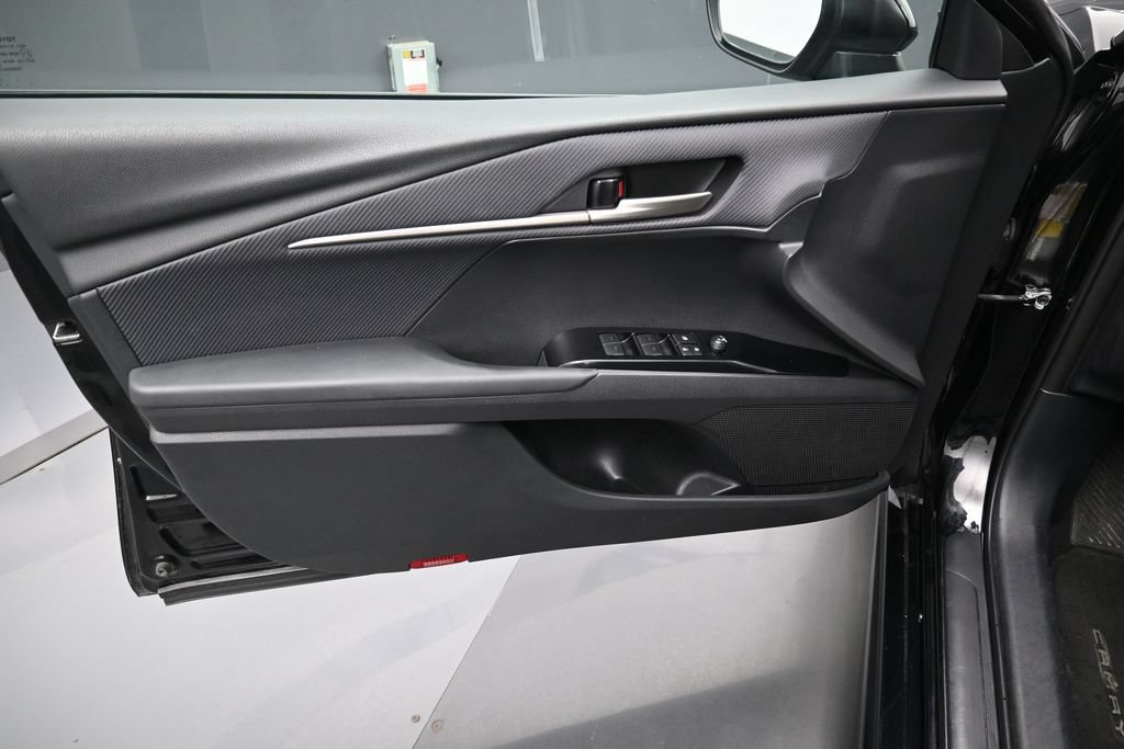 Used 2025 Toyota Camry SE FWD image 11