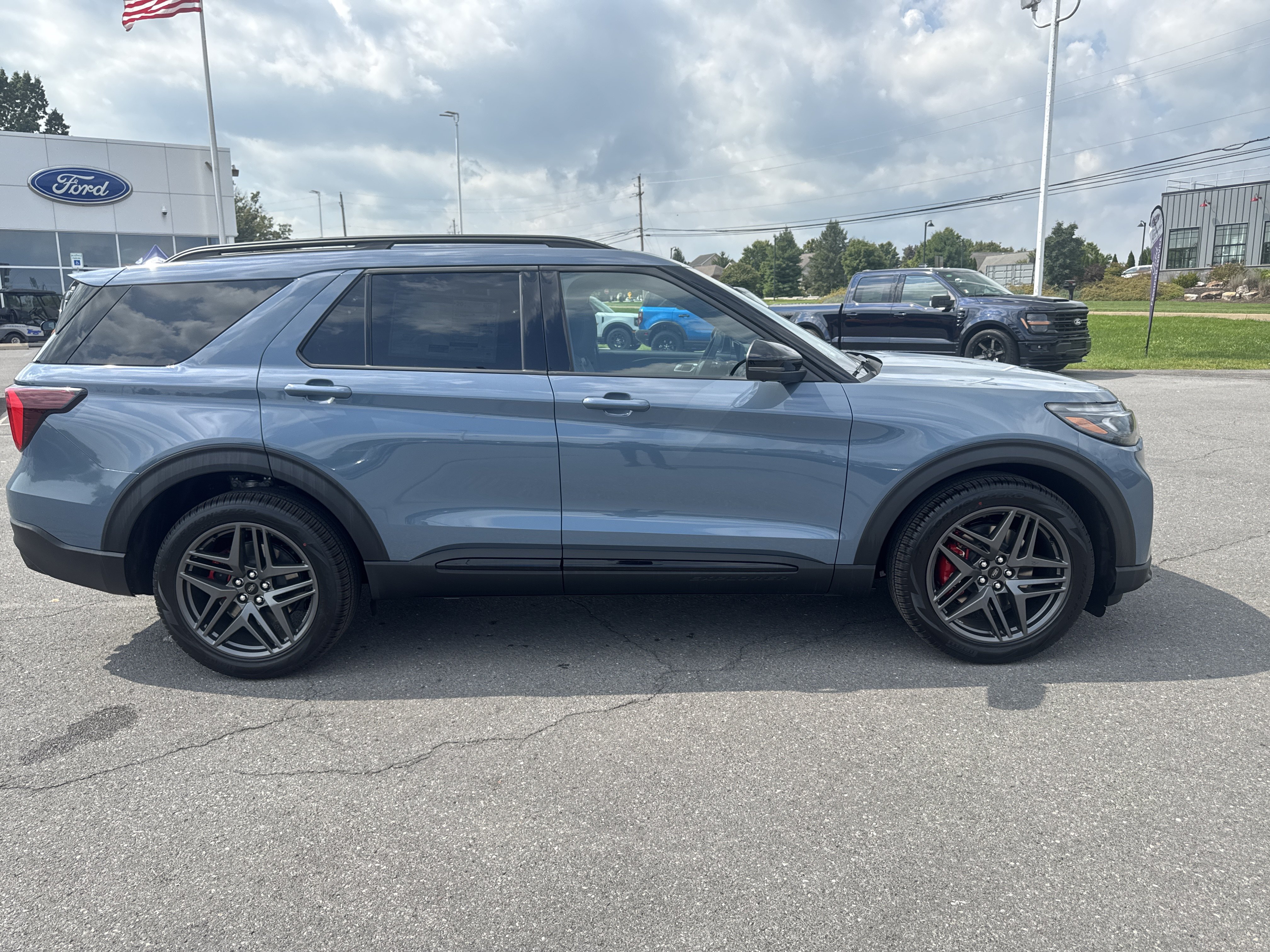 New 2027 Ford Explorer ST w/ Sun And Sound Package AWD/4WD video 2