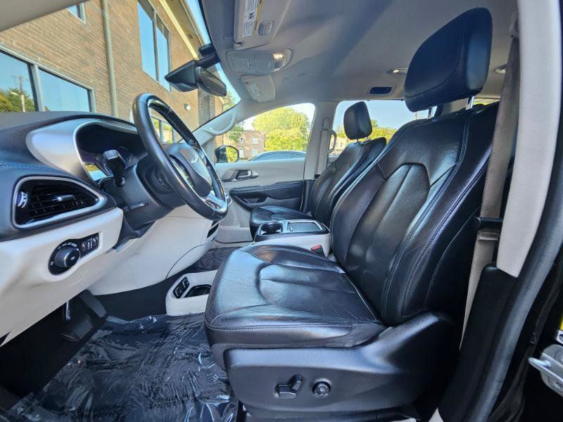 Used 2021 Chrysler Pacifica Touring-L FWD image 35