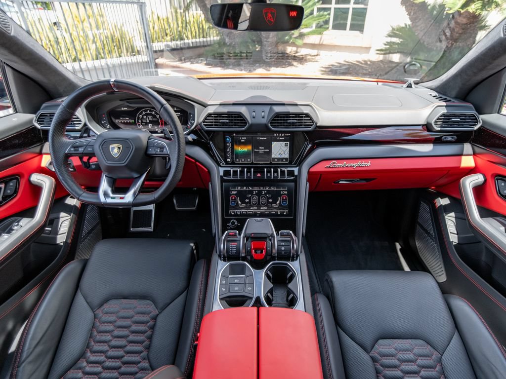 Used 2022 Lamborghini Urus AWD/4WD image 7