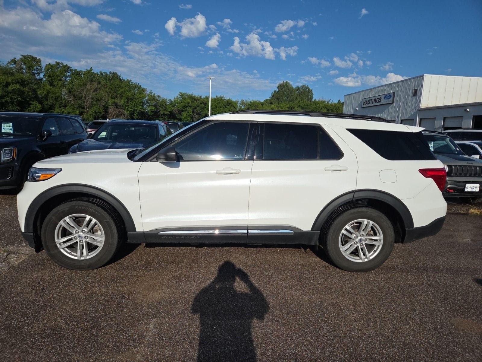 Used 2024 Ford Explorer XLT w/ Equipment Group 202A AWD/4WD image 6