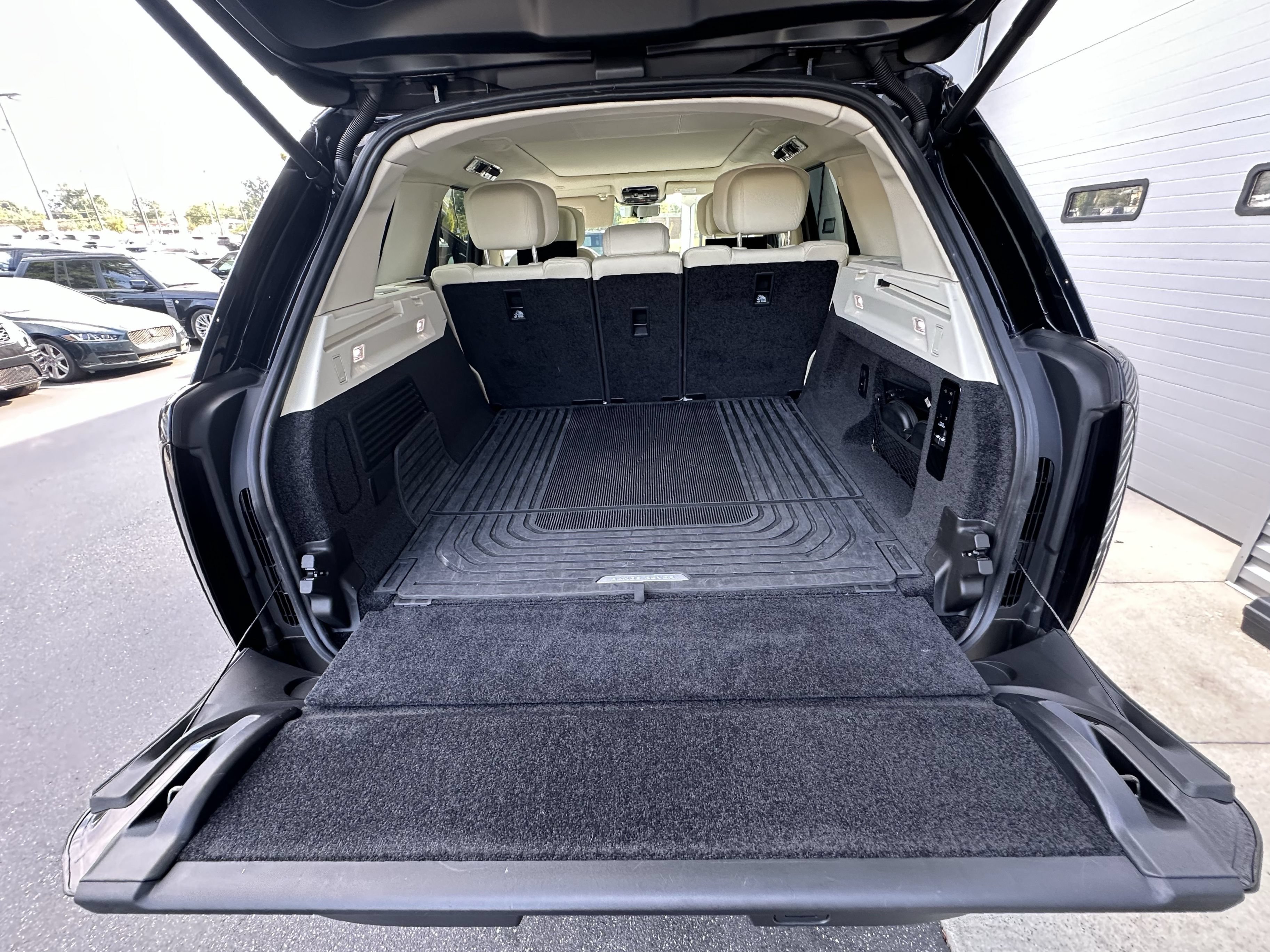 Certified 2024 Land Rover Range Rover Autobiography AWD/4WD image 33