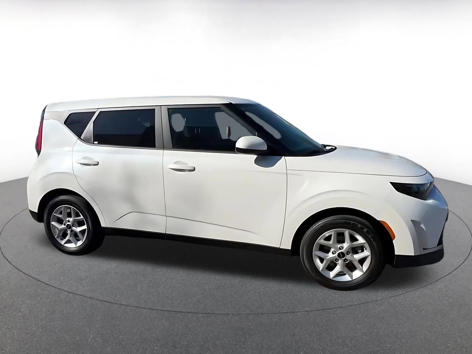 Used 2025 Kia Soul LX w/ LX Technology Package image 15