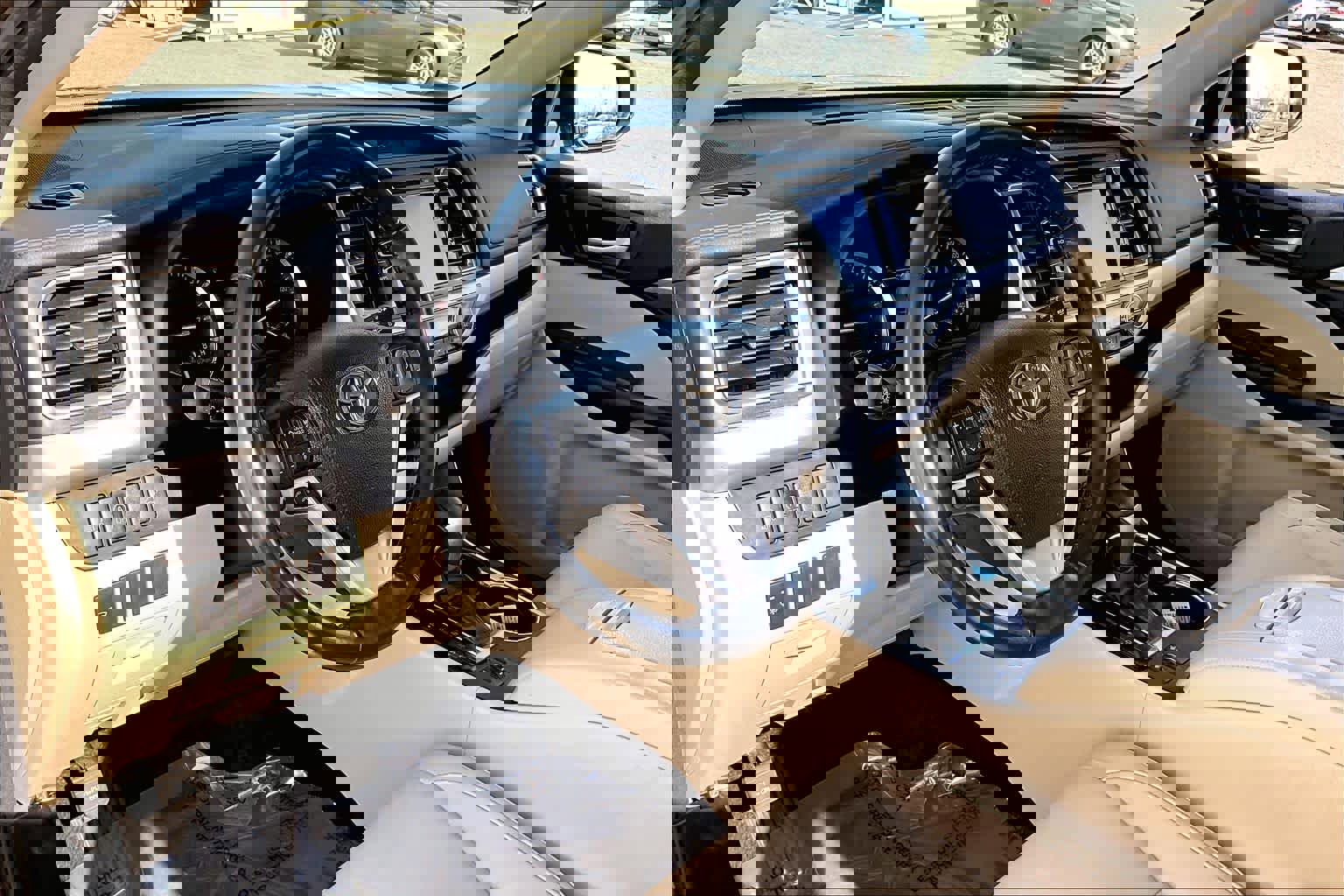 Used 2017 Toyota Highlander XLE image 17