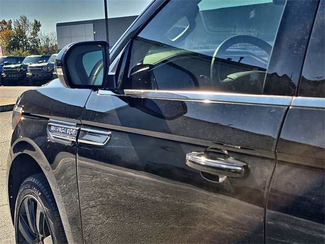 Used 2022 Lincoln Navigator Reserve image 11