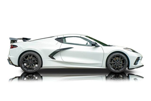 Used 2025 Chevrolet Corvette Stingray Preferred Cpe w/ Z51 Performance Package RWD image 2