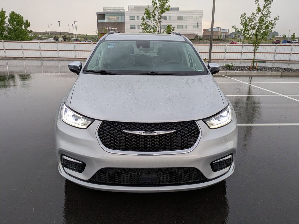 Used 2023 Chrysler Pacifica Limited image 9