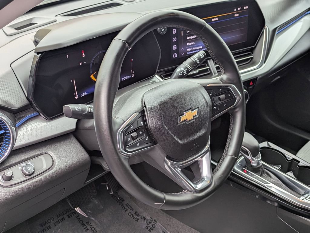 Used 2025 Chevrolet Trax LT w/ LT Convenience Package FWD image 19
