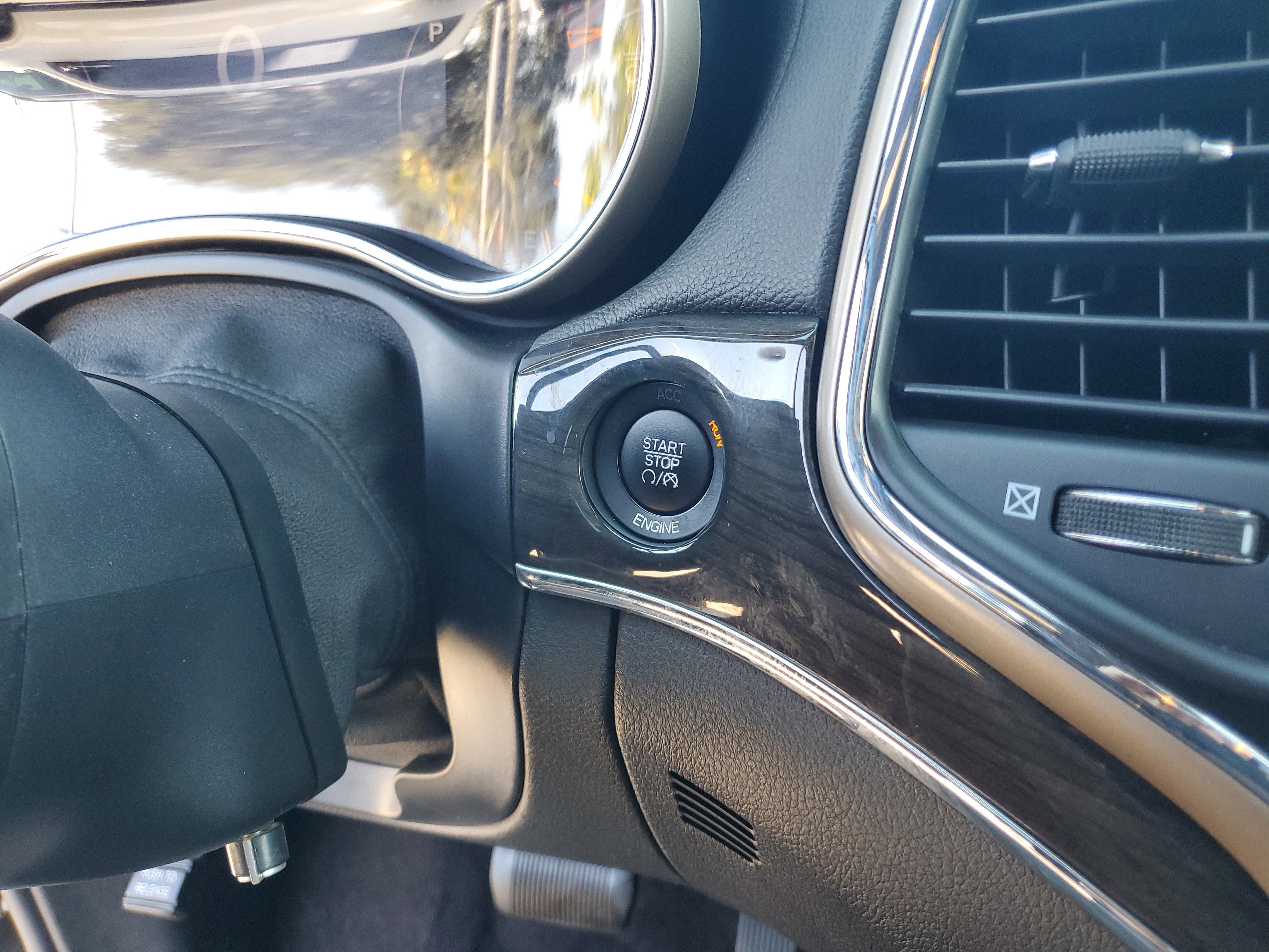 Used 2015 Jeep Grand Cherokee Overland w/ Advanced Technology Group image 26