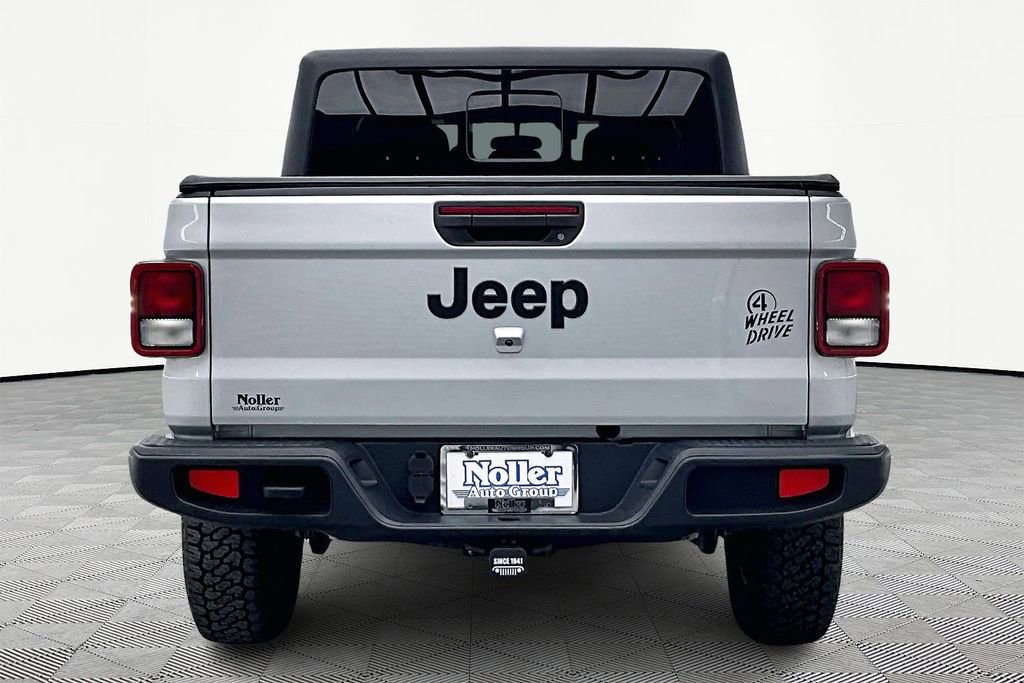 Used 2022 Jeep Gladiator Willys image 4
