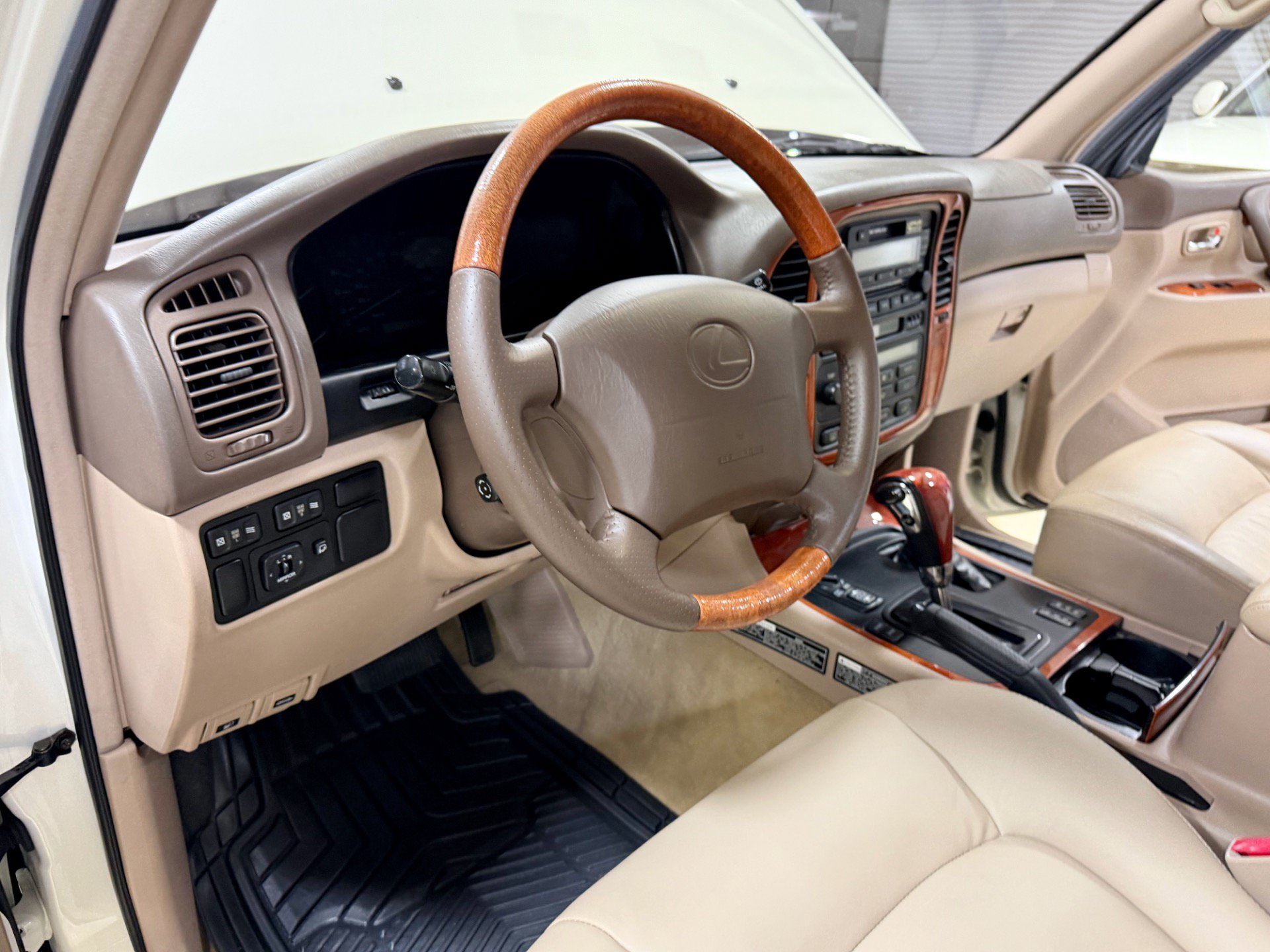 Used 2000 Lexus LX 470 4WD image 25