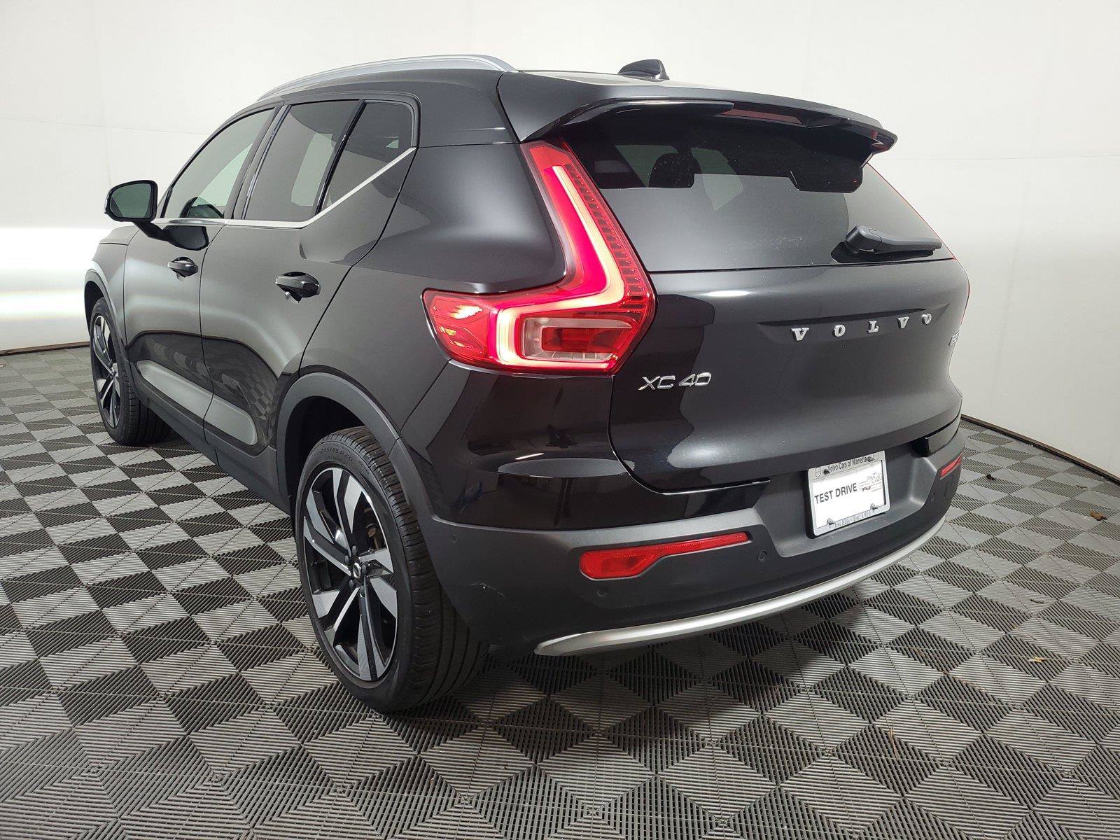 Certified 2024 Volvo XC40 B5 Plus w/ Protection Package Premier AWD/4WD image 4