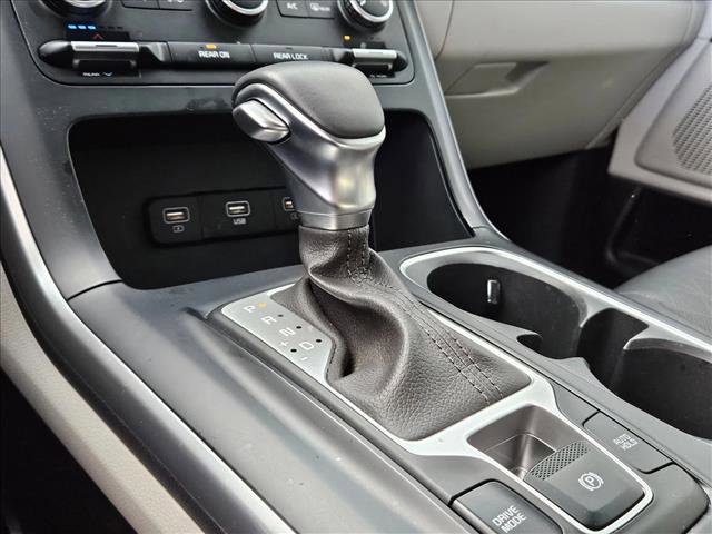 Used 2024 Kia Carnival LX image 11