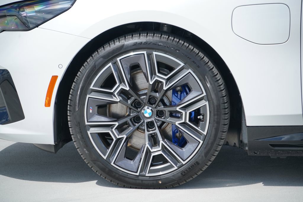 New 2026 BMW 550e xDrive AWD/4WD image 5