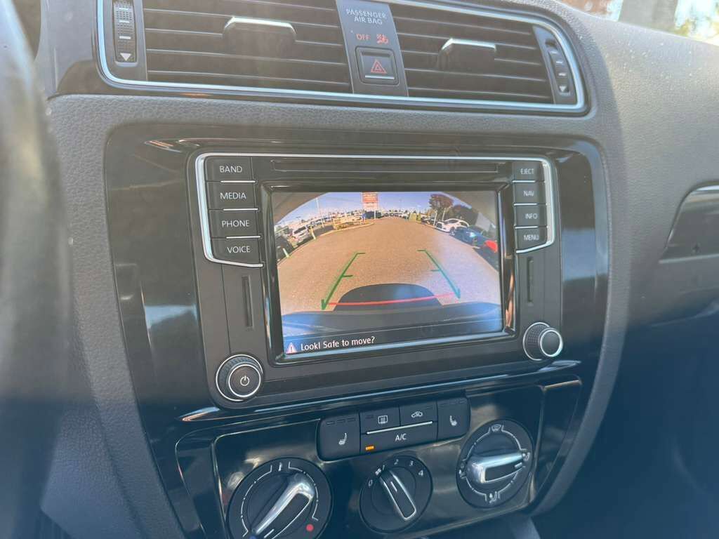 Used 2016 Volkswagen Jetta SEL FWD image 23