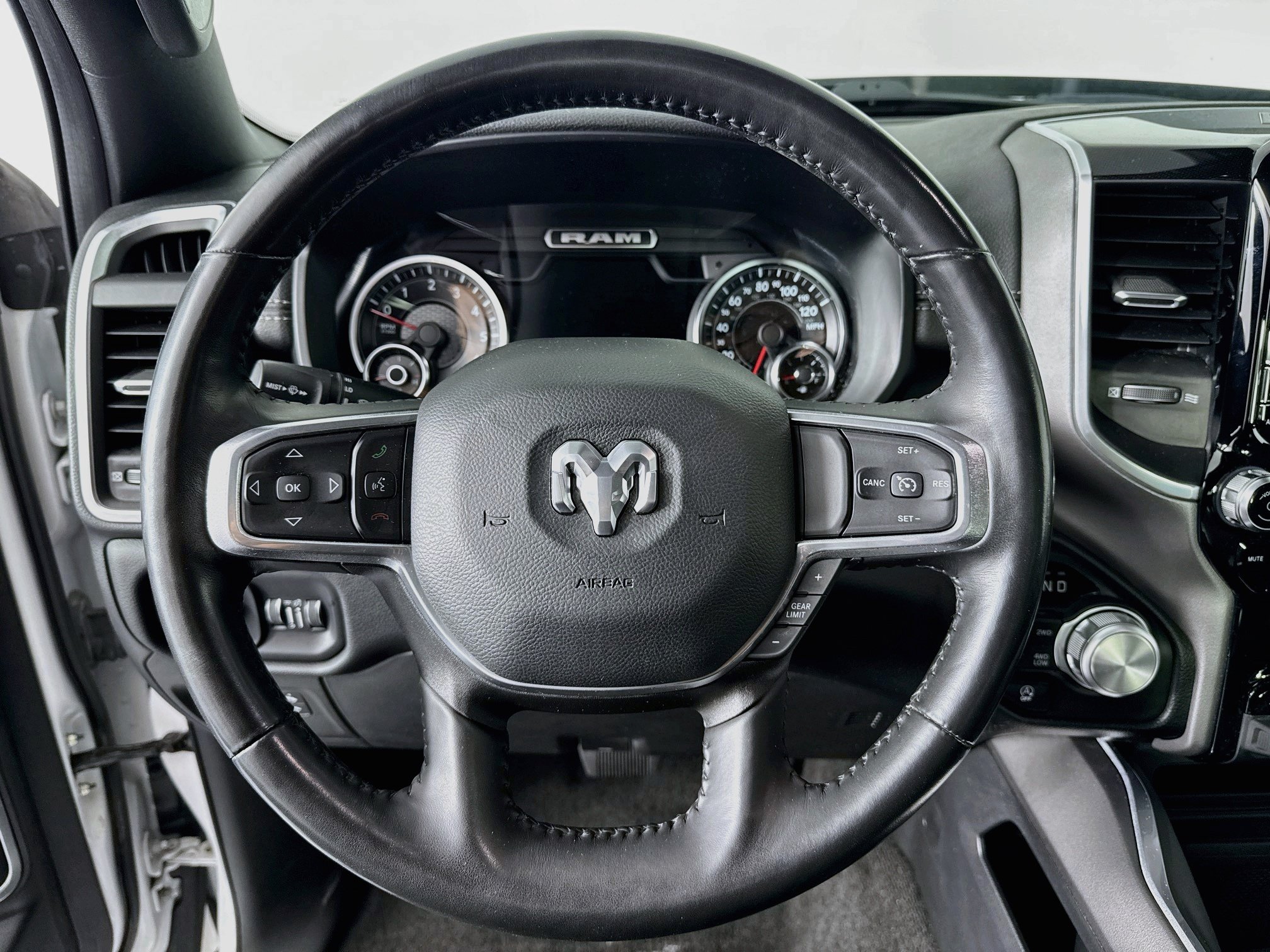 Used 2022 RAM 1500 Laramie AWD/4WD image 11