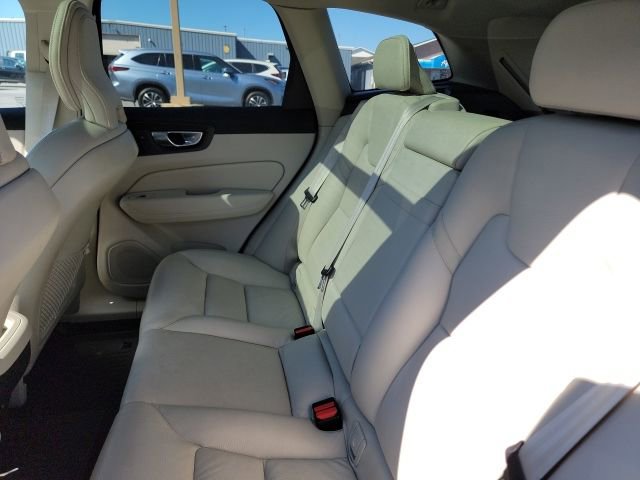 Used 2021 Volvo XC60 T5 Momentum AWD/4WD image 26