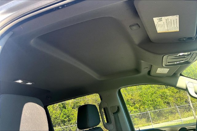 Used 2020 Chevrolet Silverado 1500 Custom w/ Custom Value Package AWD/4WD image 28
